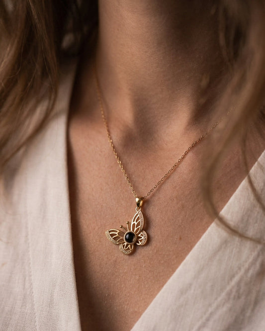 The "Hidden Letter": Why Projection Necklaces are the Best Medium for Teenage Daughters