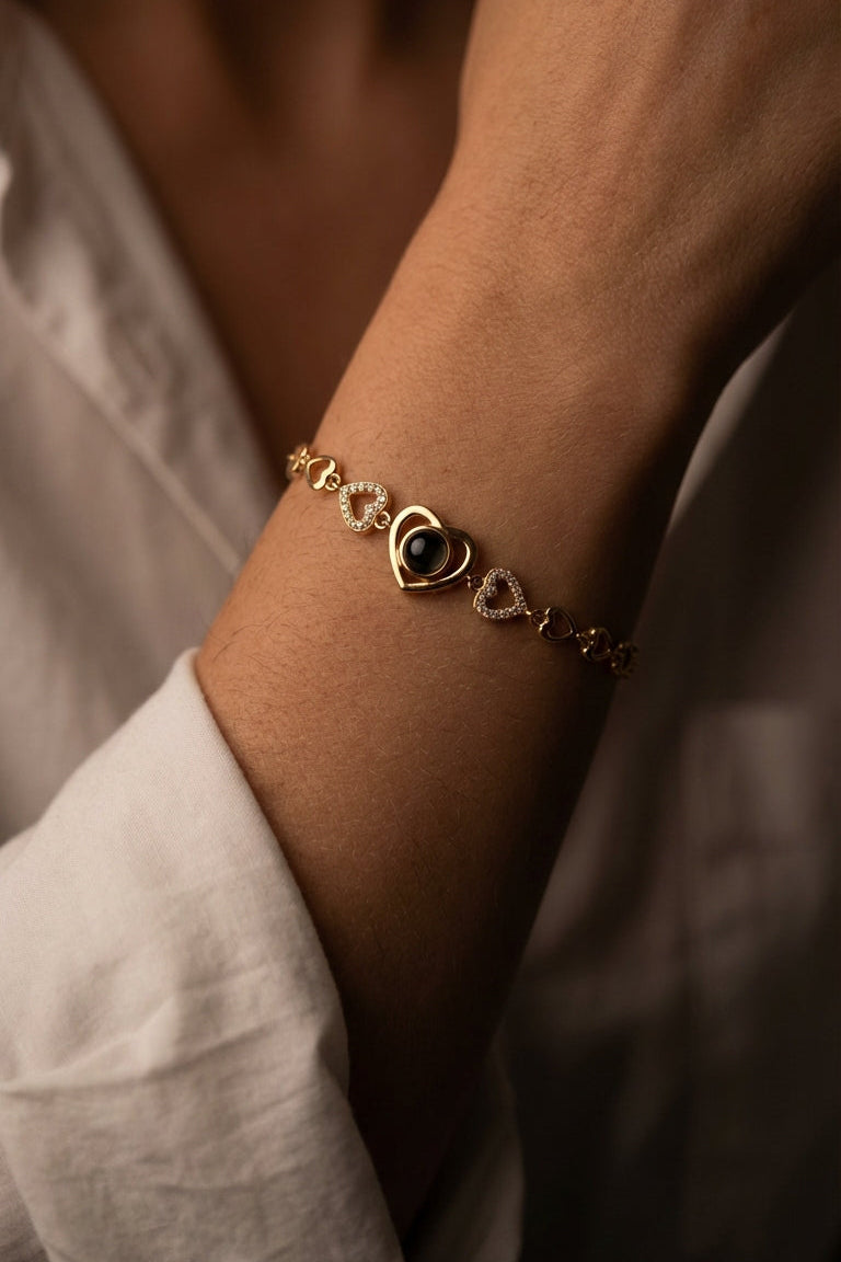 PhilU - Personalised Magic Heart Photo Projection Bracelet - Premium E-Coating Cooper / Gold - Model Female